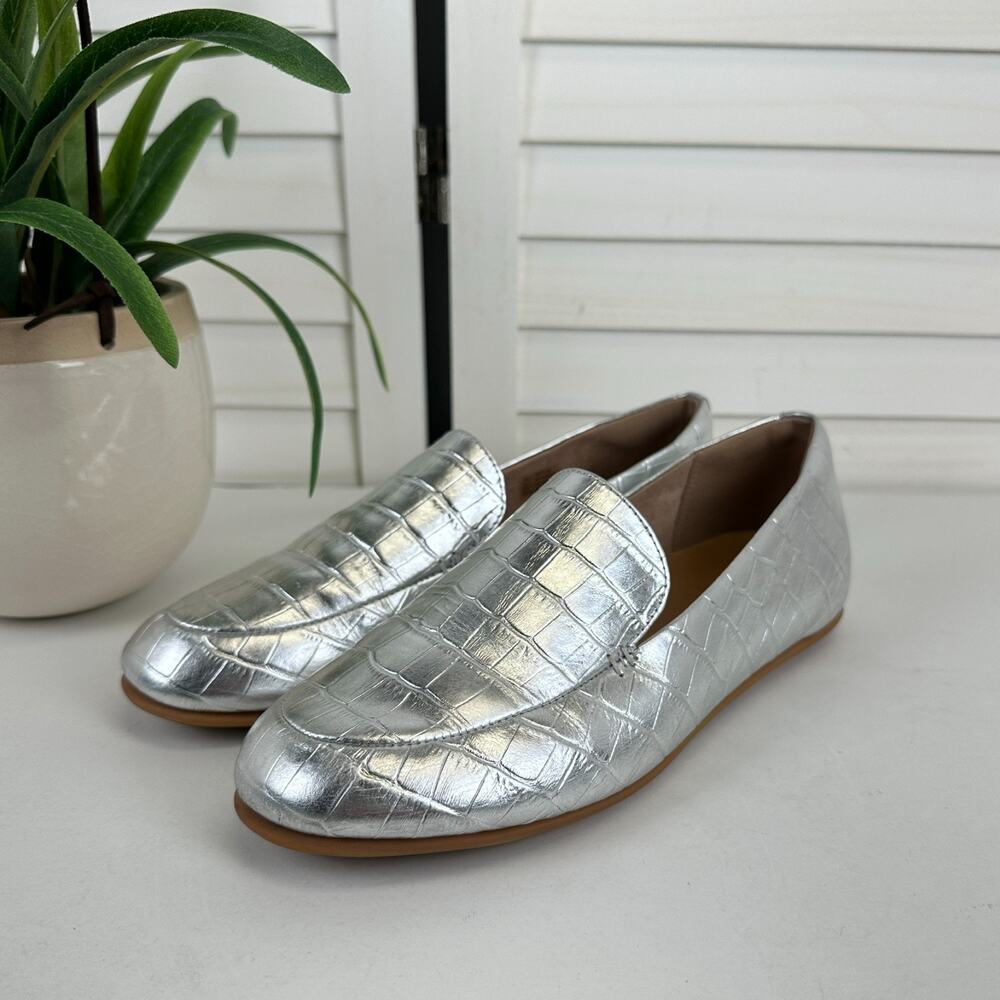 Fitflop Metallic Silver Embossed Flats